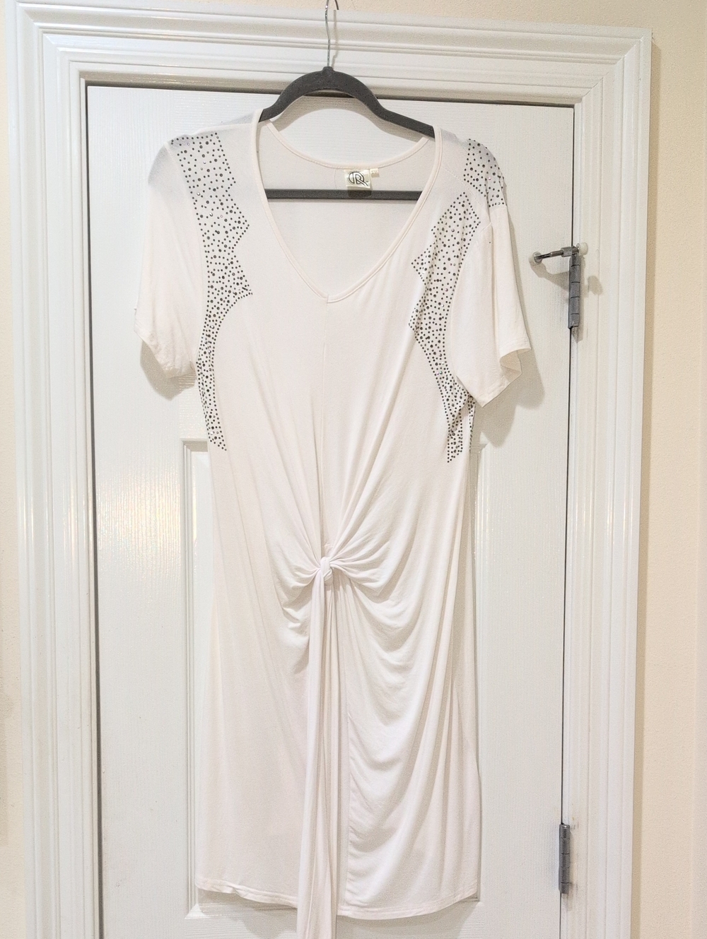 Vince Camuto White V-Neck Knot Front Tunic with Stud Accents